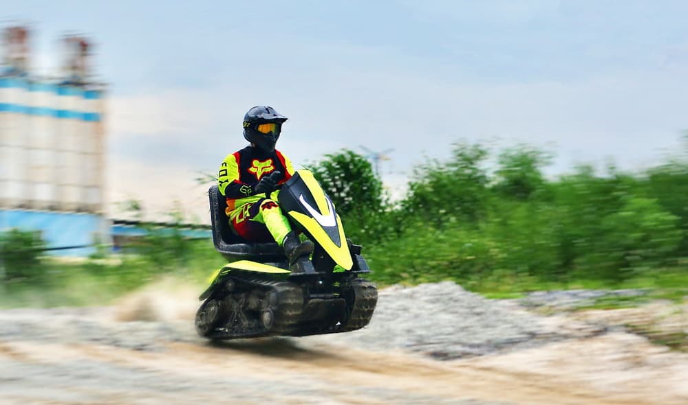 2026 m. elektrinis dviejų bėgių sniego motociklas, skirtas bekelės lenktynėms