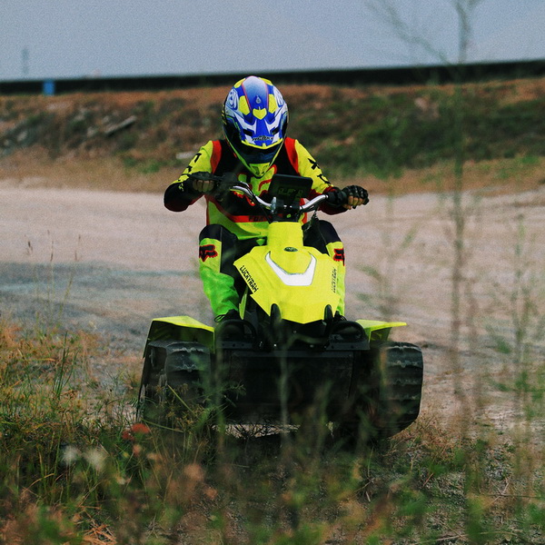 Etv-8 elektrinis dviejų vikšrų sniego motociklas yra tinkamas lauko veiklai bekelėje